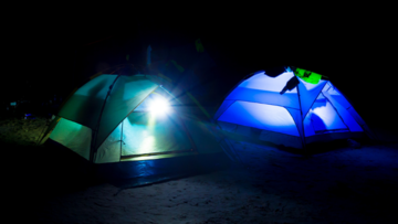 elegir una linterna para acampada
